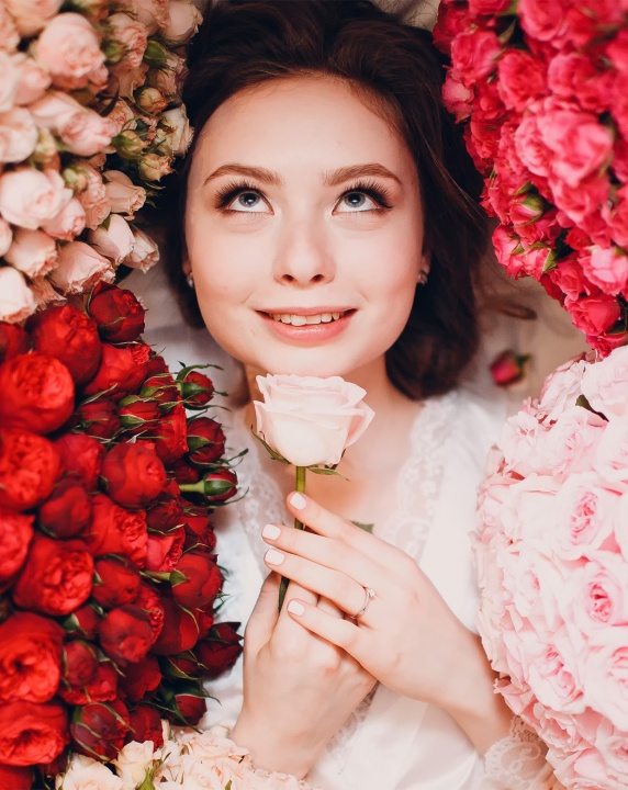 Woman with 100 roses